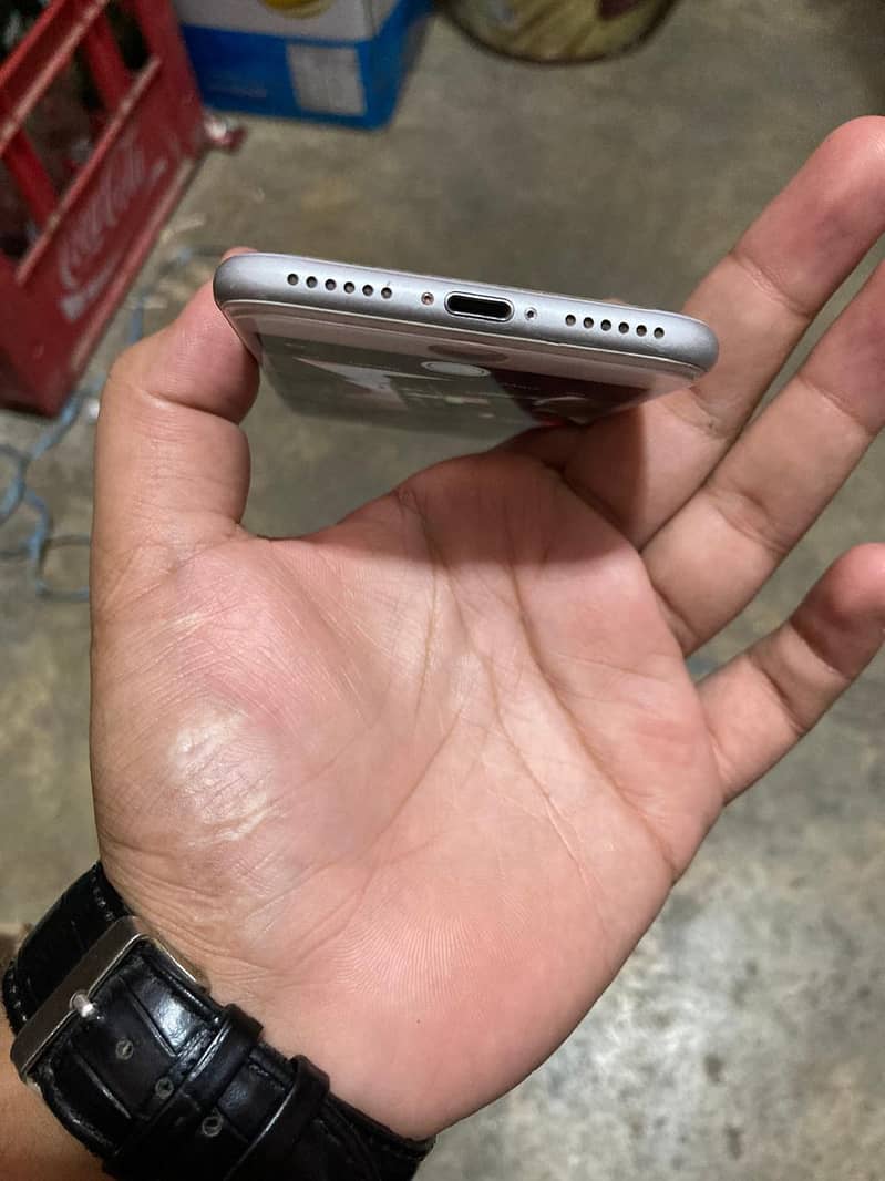 Apple iPhone 7 2