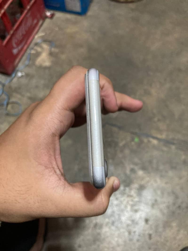 Apple iPhone 7 3