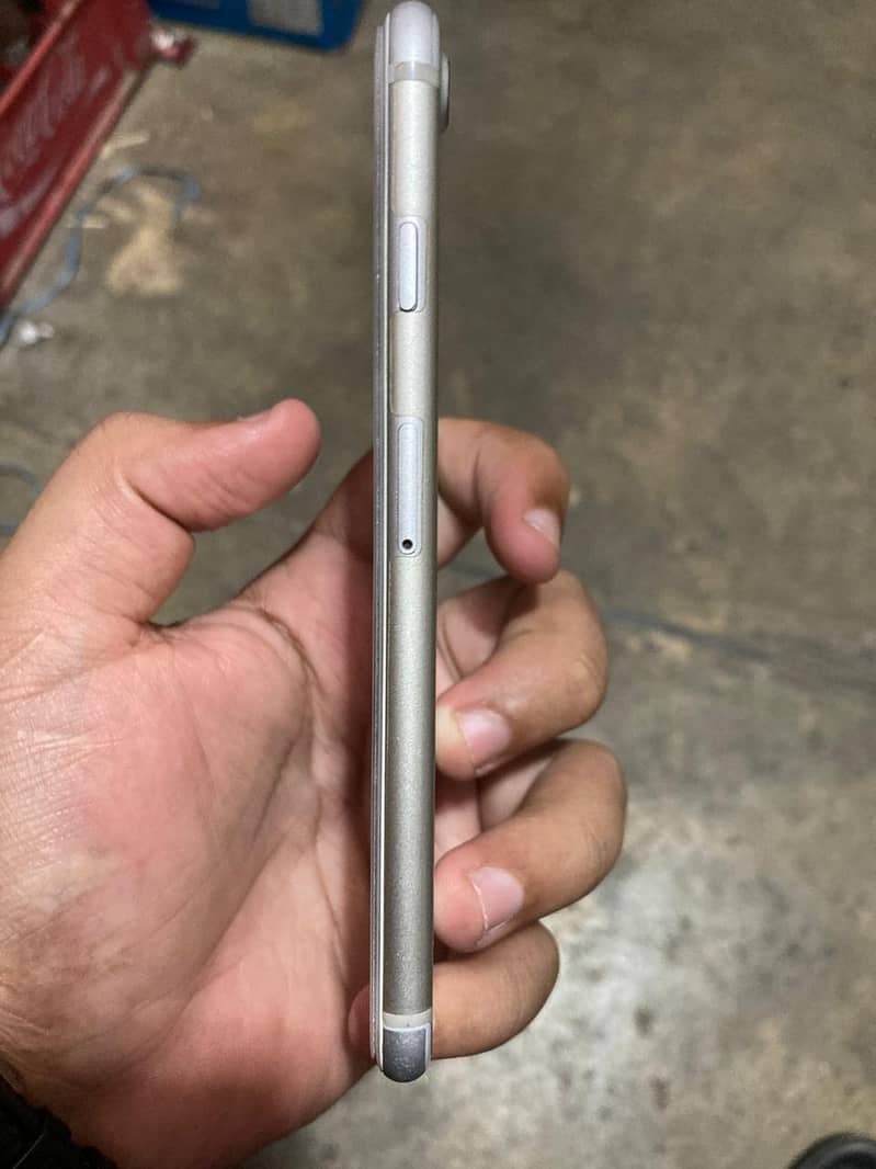 Apple iPhone 7 4