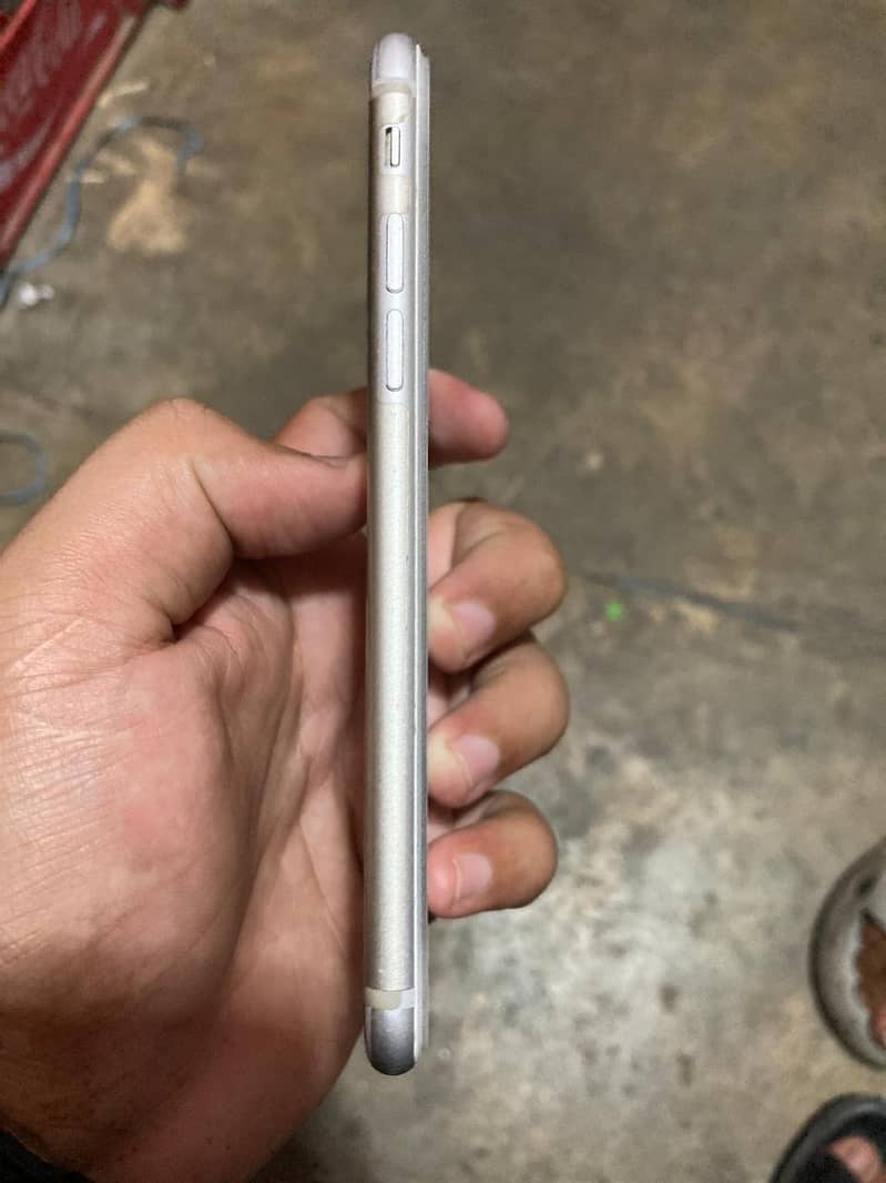 Apple iPhone 7 10