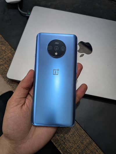 One Plus 7T 8/128 GB with charger