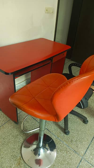 Table with 2 Swivel Chairs