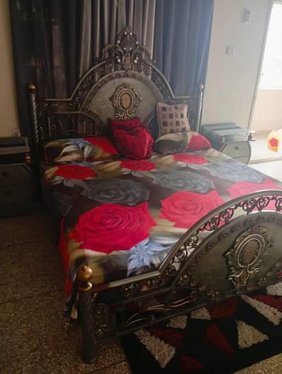 Iron + wood bedroom set
