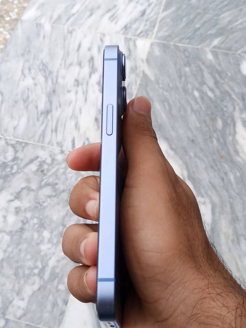 Apple iPhone 14 3