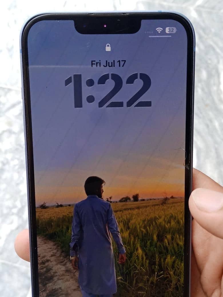 Apple iPhone 14 4