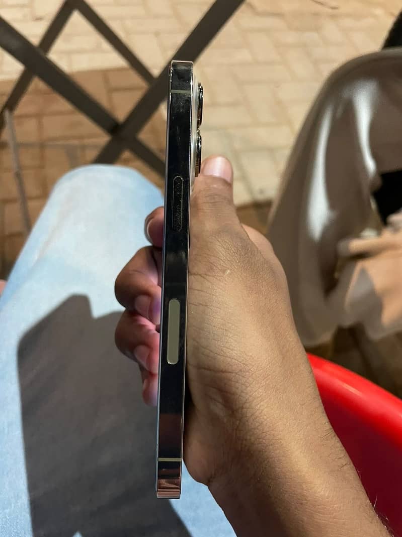 13 iPhone 4