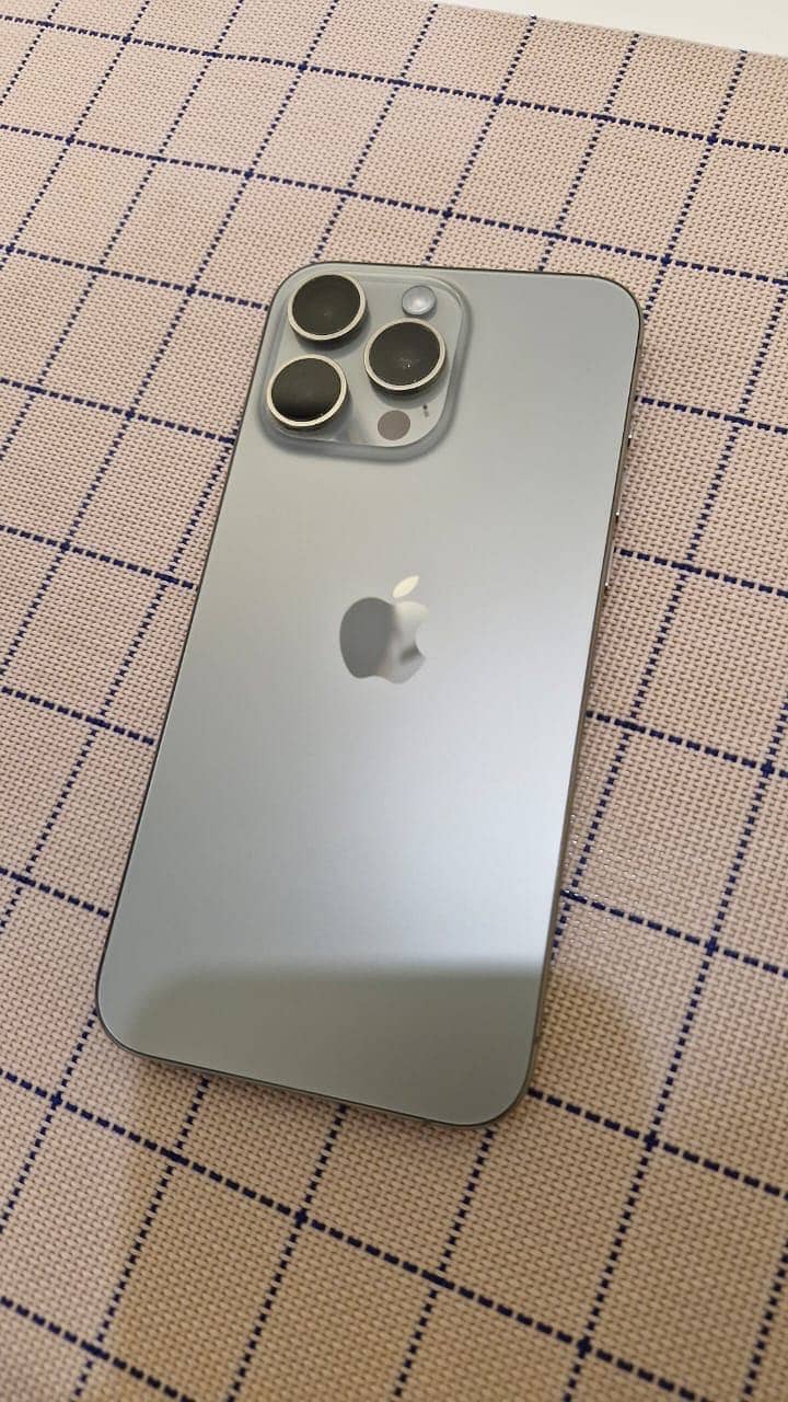 Apple iPhone 15 Pro Max 1