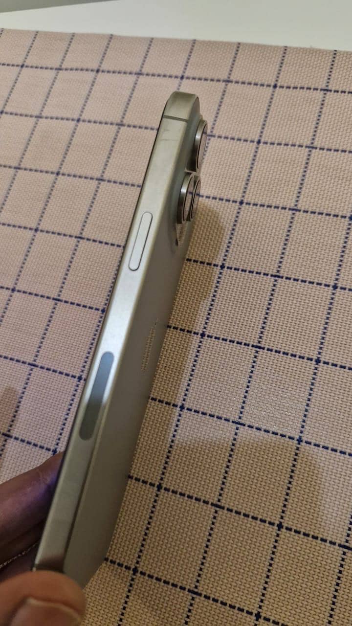 Apple iPhone 15 Pro Max 3
