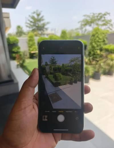 Apple iPhone XR