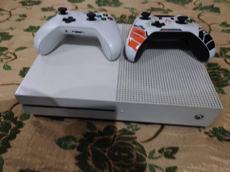 Xbox One S 3