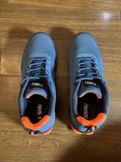 Kricely brand new men's running shoes