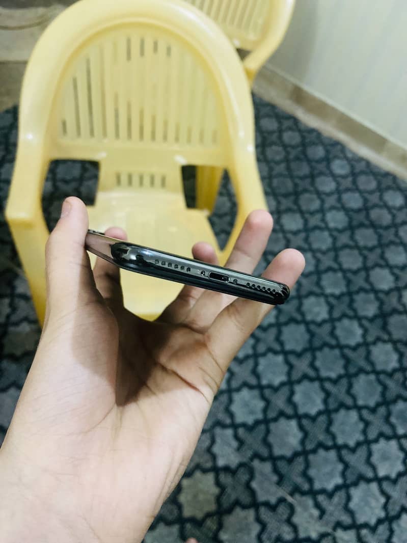 Apple iPhone X 3