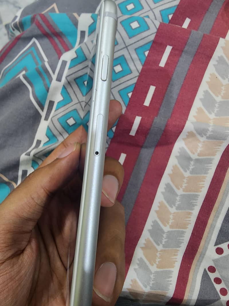 Apple iPhone 7 3