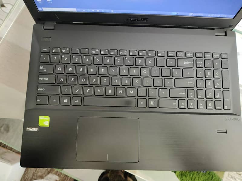 ASUS pro 8