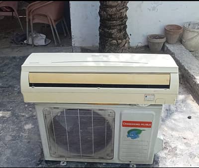 1.5 chonghong ruba spilt ac for neat and clean condition child cooling