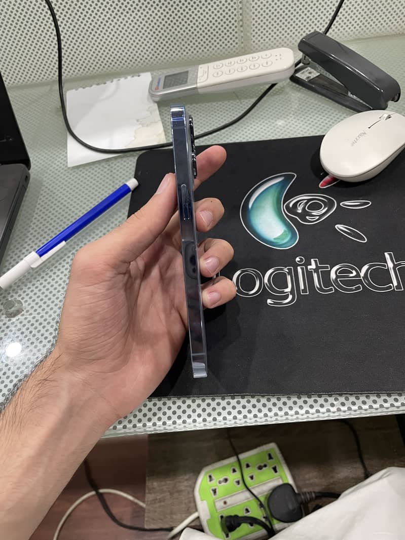 Apple iPhone 13 Pro 2