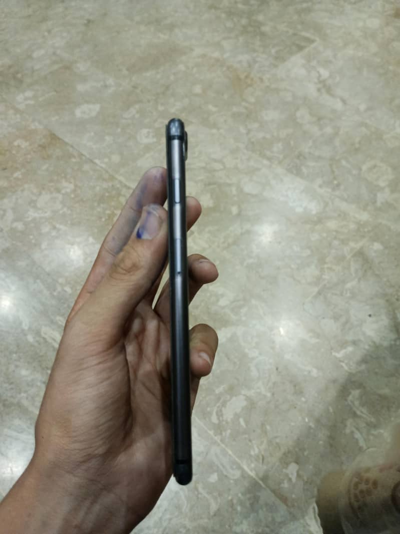 Apple iPhone 8 Plus 1