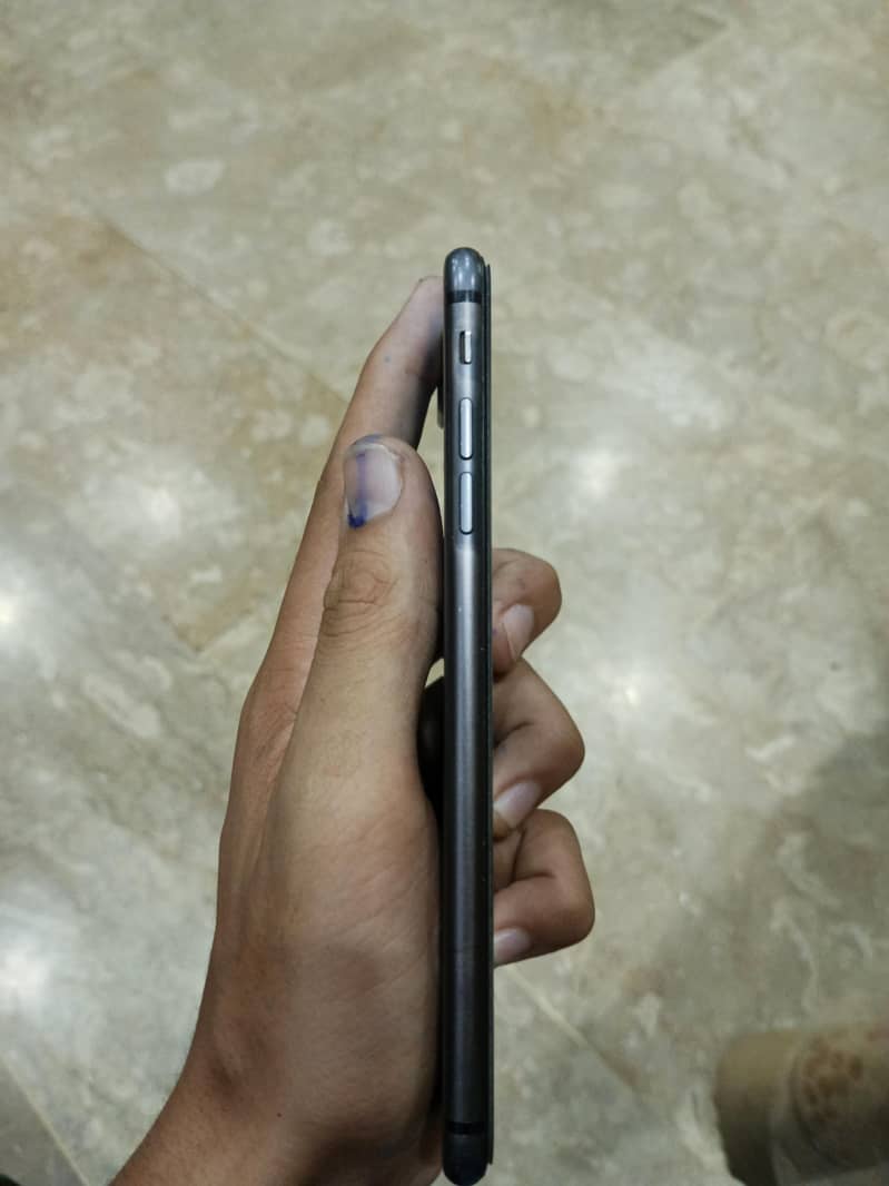 Apple iPhone 8 Plus 3