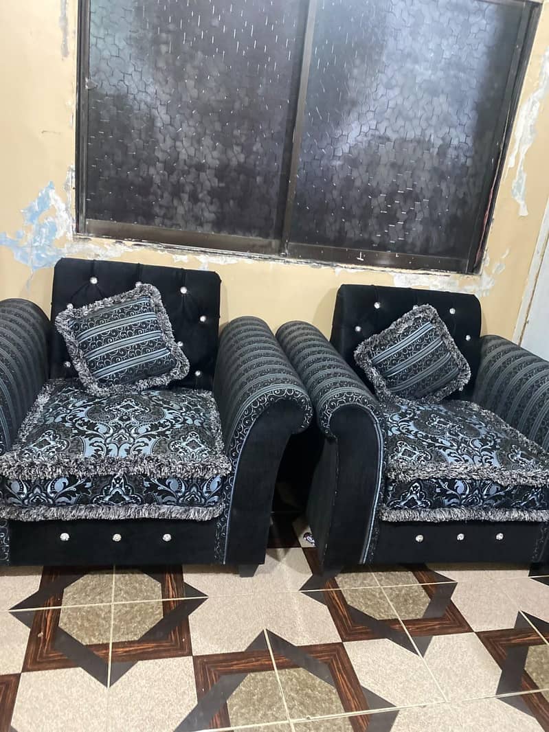 like new sofa set 0