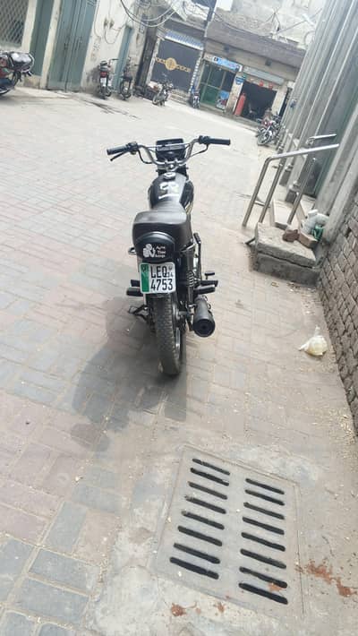 Honda 125 black colour best condition available