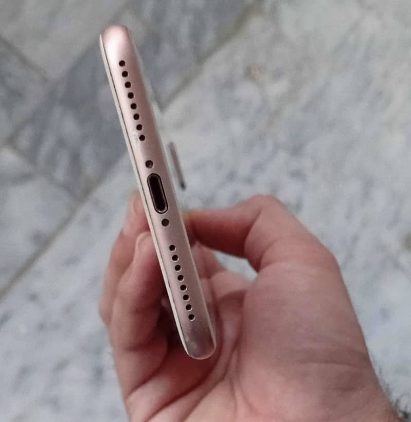 Apple iPhone 8 Plus 9