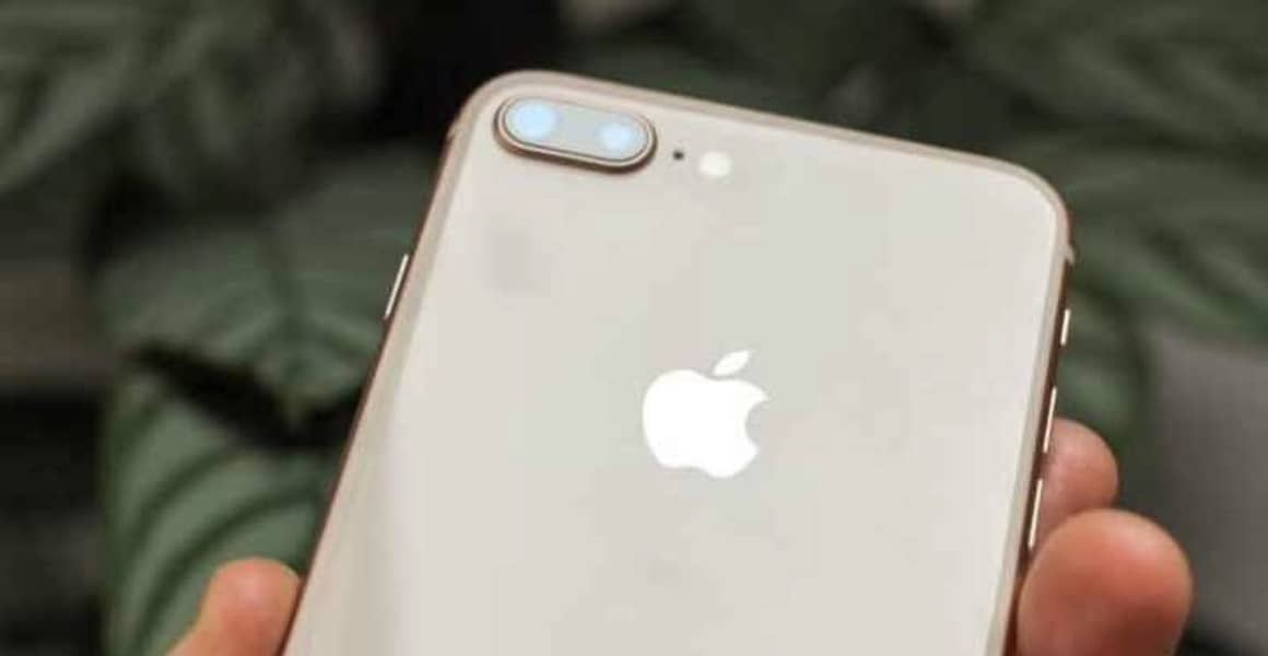 Apple iPhone 8 Plus 11