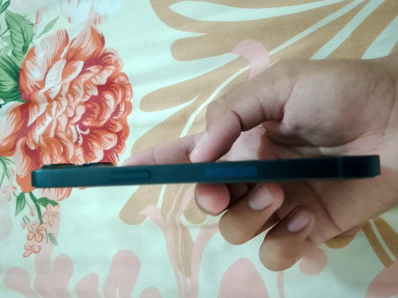Apple iPhone 13 jv 1