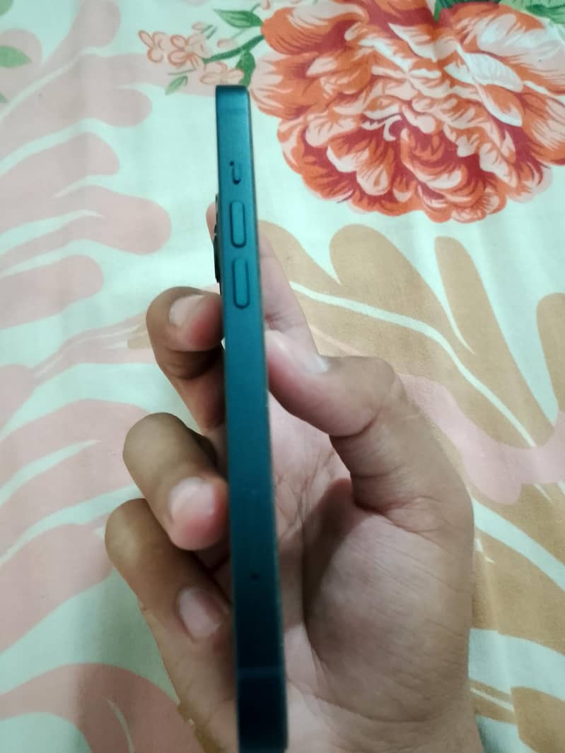 Apple iPhone 13 jv 3