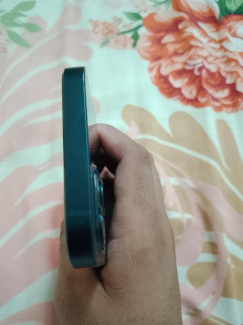 Apple iPhone 13 jv 4