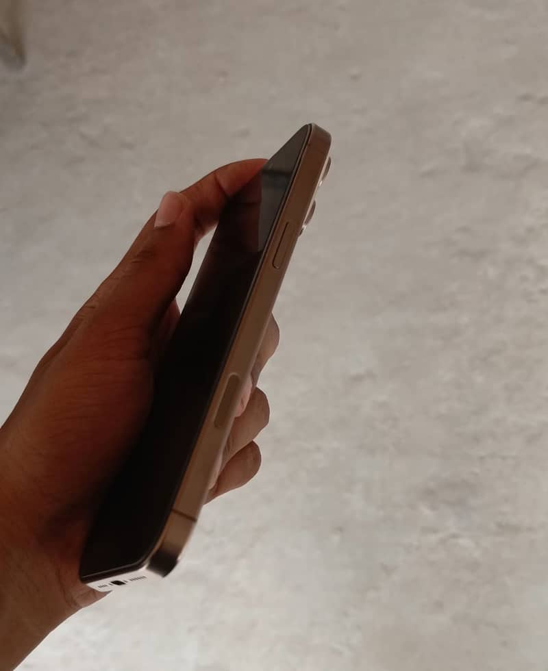 Apple iPhone 16 Pro Max with box cable 4