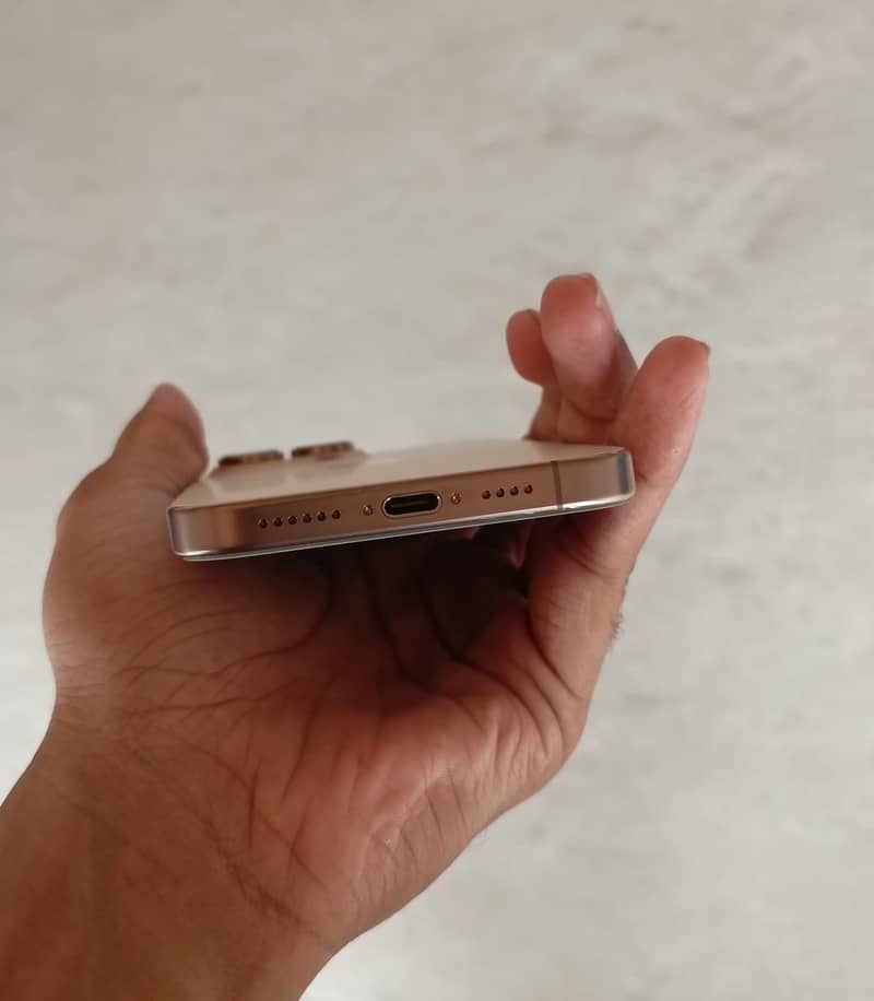 Apple iPhone 16 Pro Max with box cable 6