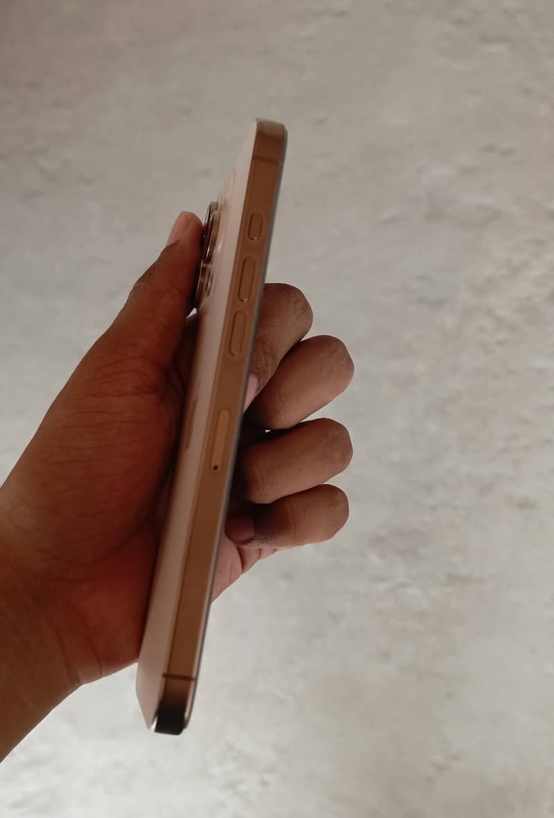 Apple iPhone 16 Pro Max with box cable 7