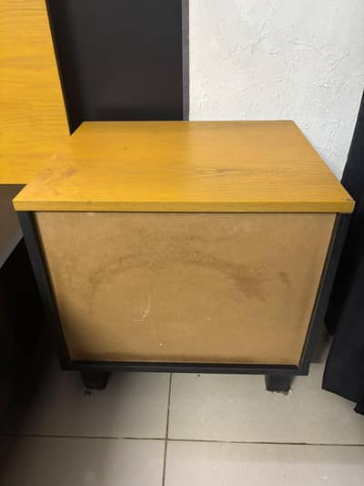 habit bed with side tables