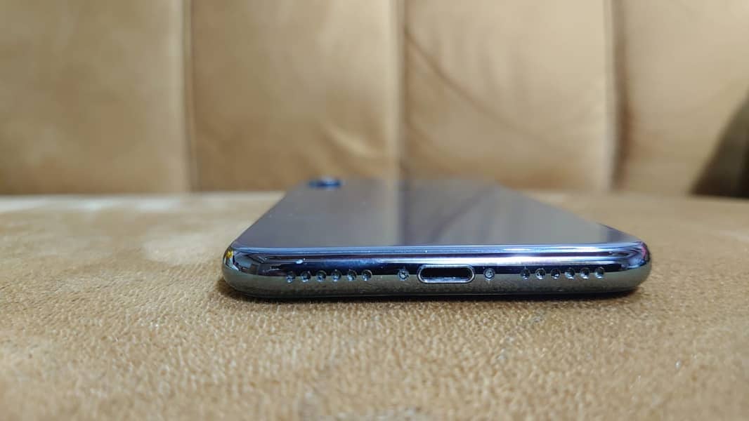 Apple iPhone X 3