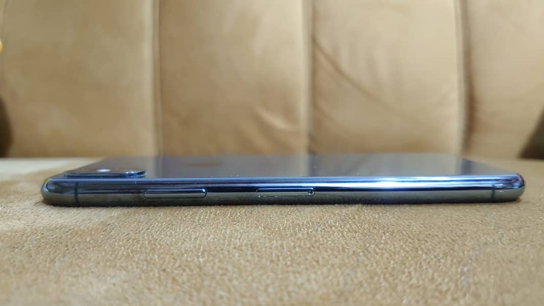 Apple iPhone X 4