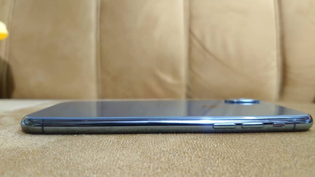 Apple iPhone X 5