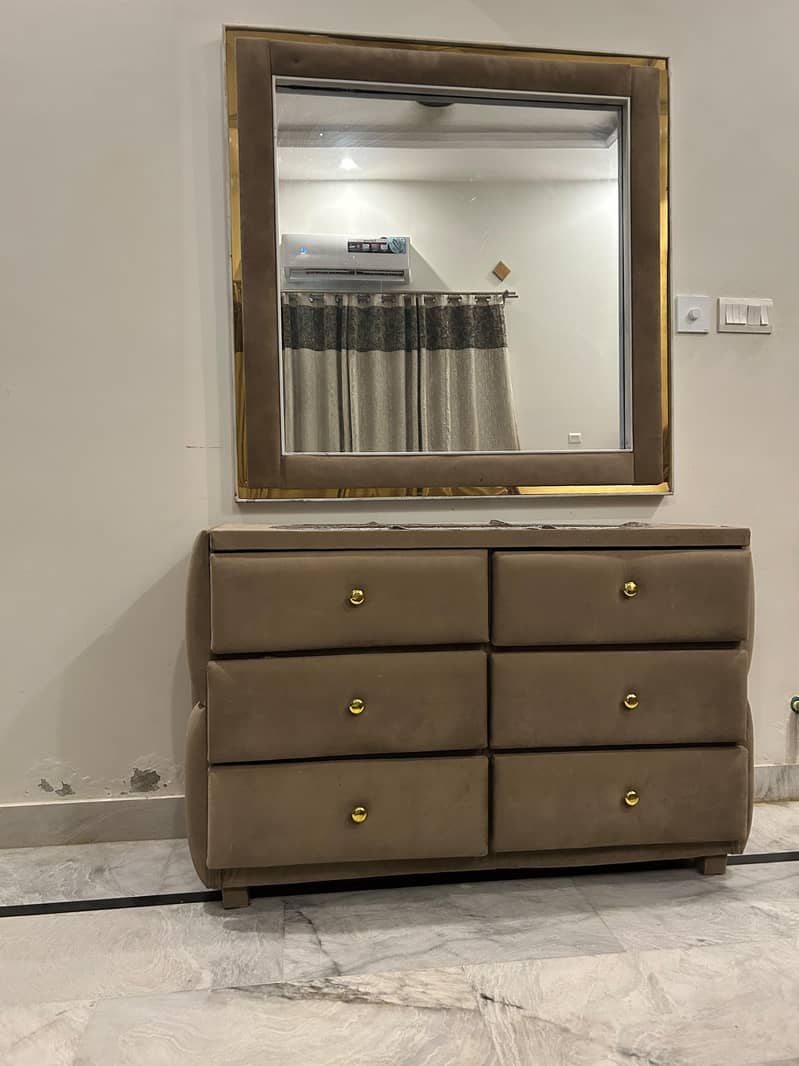 dressing table with mirror 0