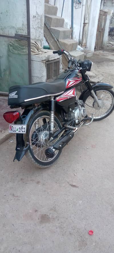 Bike for sale clutch  and prasher pltae new dalwae he  chain cove