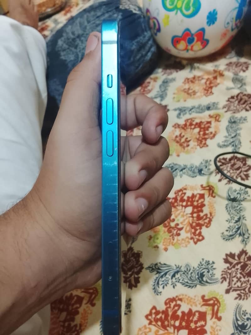 Apple iPhone 13 1