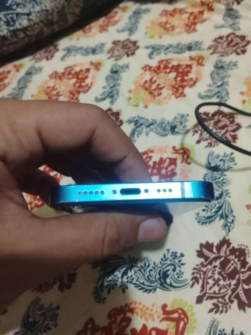 Apple iPhone 13 2