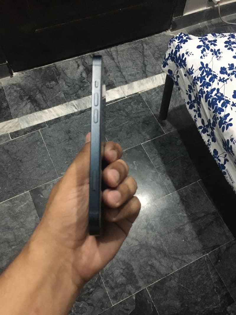 Apple iPhone 13 1