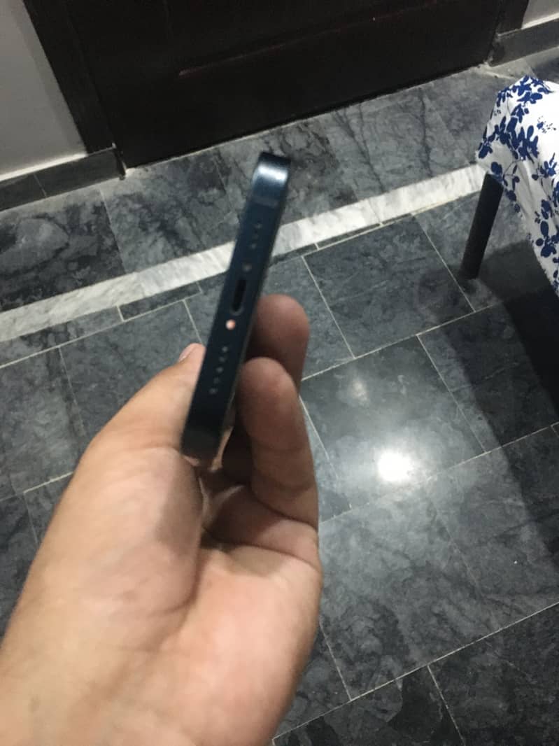 Apple iPhone 13 2