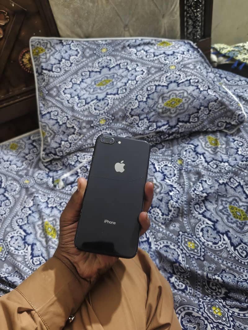 Apple iPhone 8 Plus 0