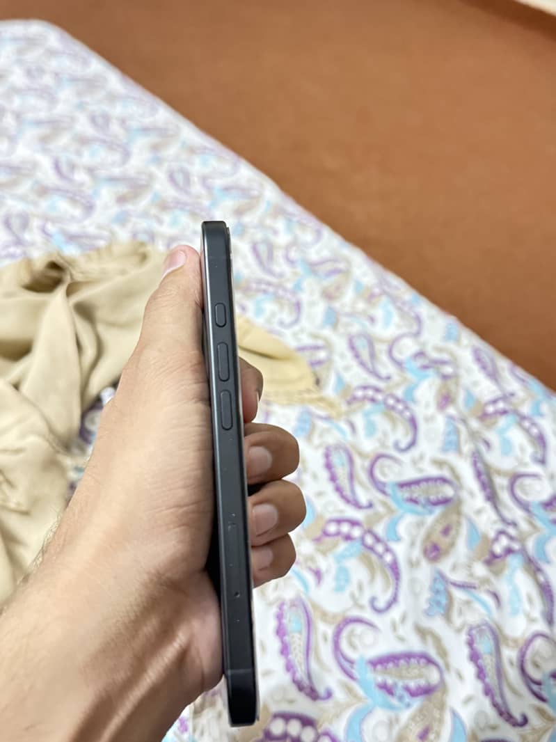 Apple iPhone 16 3