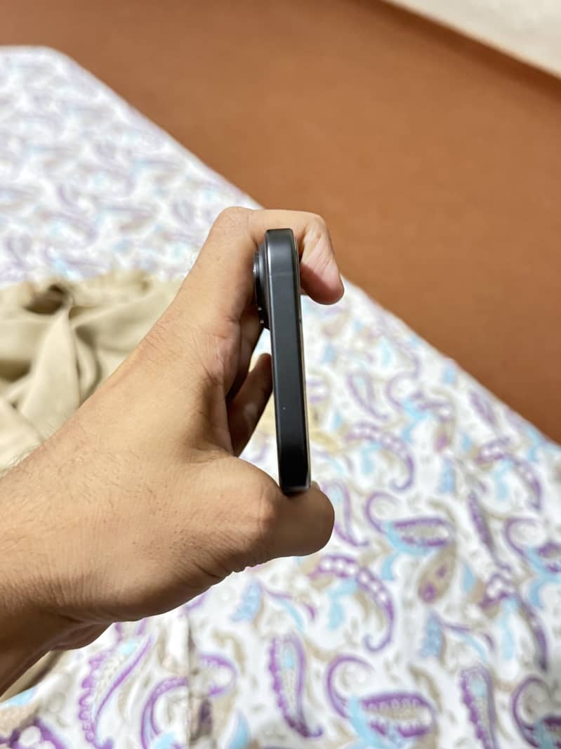 Apple iPhone 16 4