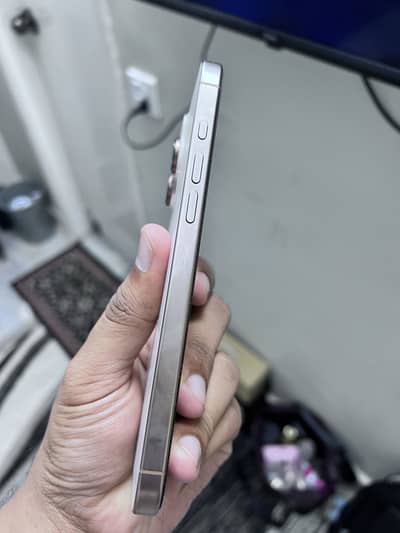 16 Pro Max 256gb Desert titanium Non pta with box