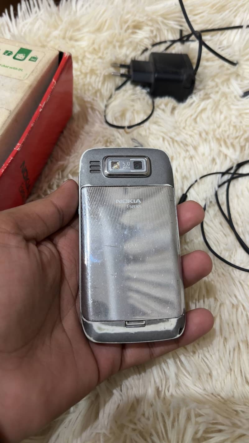 Nokia E72 With full Box 3