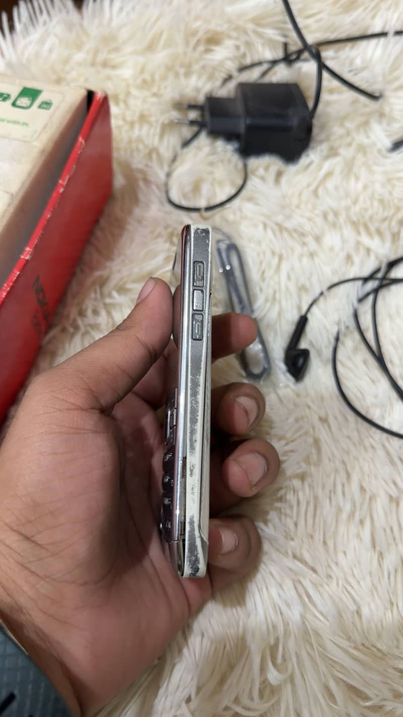 Nokia E72 With full Box 6