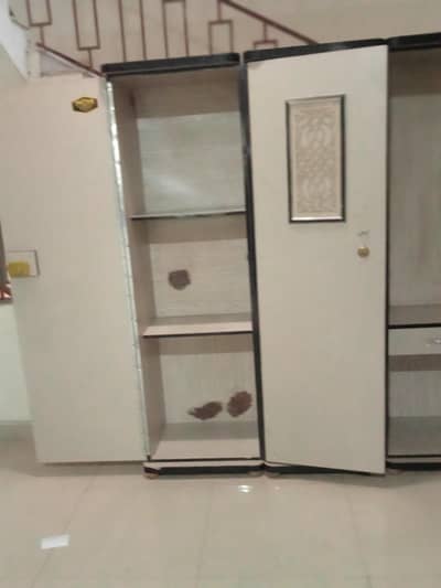 Almari 3 door