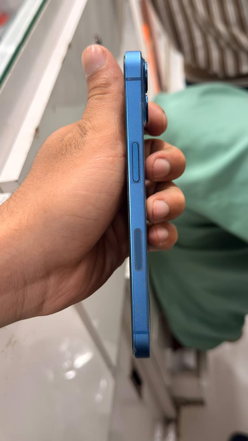Apple iPhone 13 2